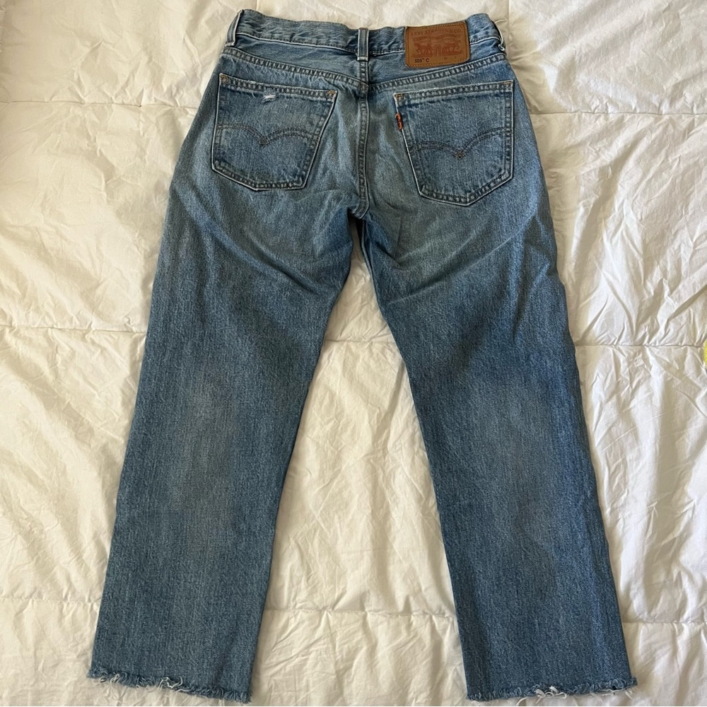 medium wash levi’s - Picture 2 of 3